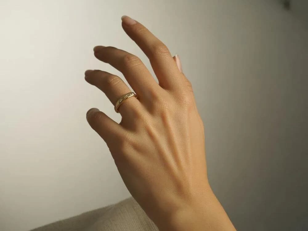 Na której ręce nosi obrączkę wdowa? Tradycja i znaczenie tej praktyki