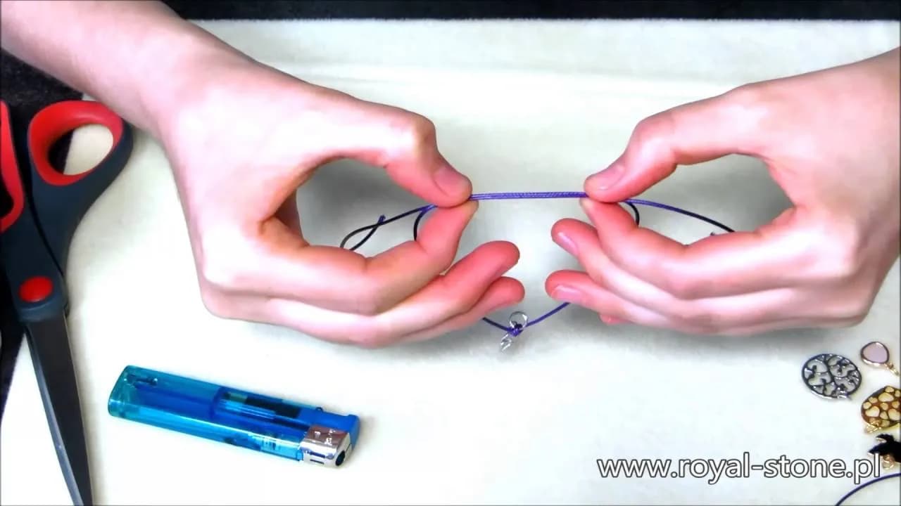 Węzeł przesuwny: jak łatwo zrobić bransoletkę ze sznurka krok po kroku