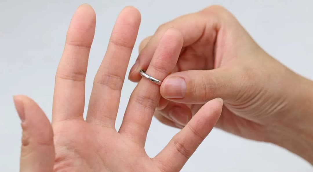 Jak zmniejszyć obrączkę domowym sposobem bez ryzyka uszkodzenia